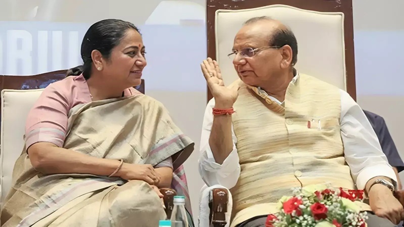 Rekha Gupa and VK Saxena