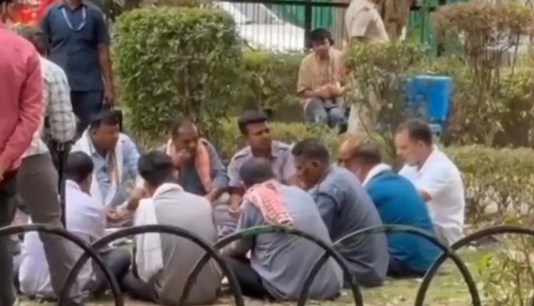 दिल्ली में ऑटो चालकों के बीच पहुंचे राहुल गांधी