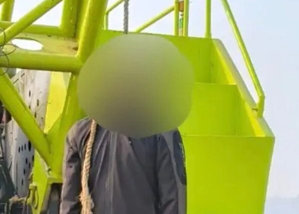 क्रेन ऑपरेटर का शव