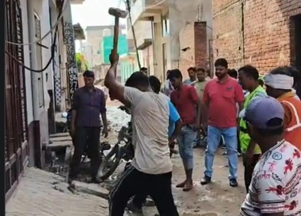 अतिक्रमण पर चला बुलडोजर