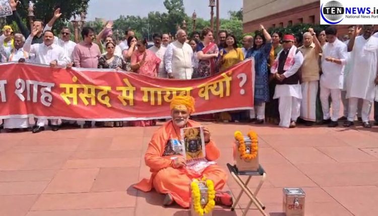 मकर द्वार पर विरोध प्रदर्शन
