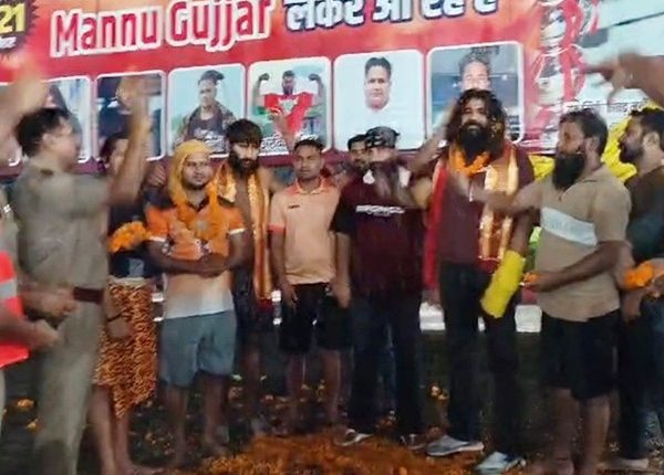 221 लीटर गंगाजल