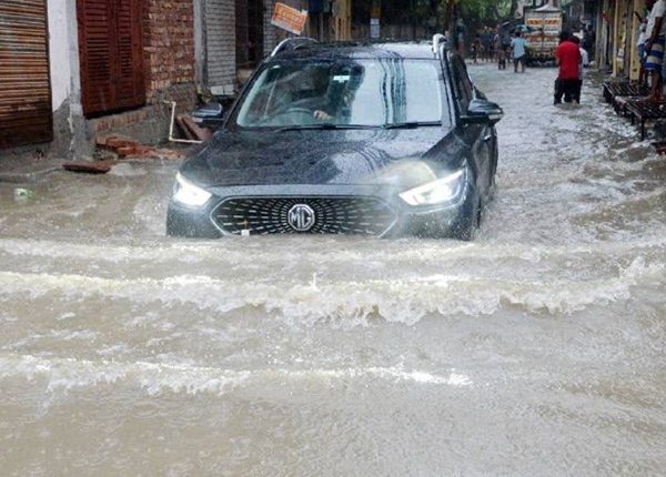 नोएडा में बारिश