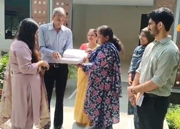 स्कूल में औचक निरीक्षण