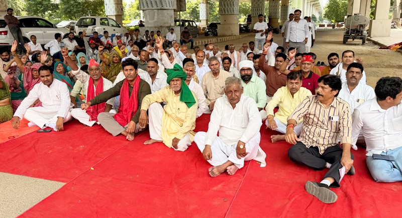 ग्रेटर नोएडा प्राधिकरण पर किसानों का धरना चौथे दिन भी जारी, 14 सितंबर को महापंचायत