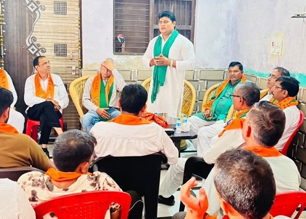 कलेक्ट्रेट घेराव