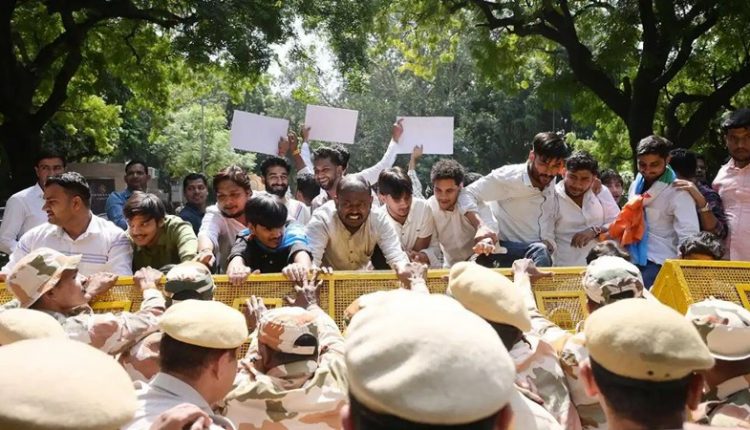 CEC ज्ञानेश कुमार के इस्तीफे की मांग को लेकर प्रदर्शन, दिल्ली पुलिस ने दर्ज की तीन FIR