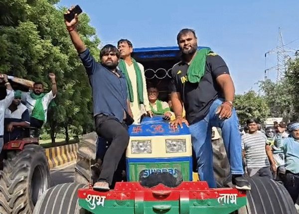 किसानों का पैदल मार्च