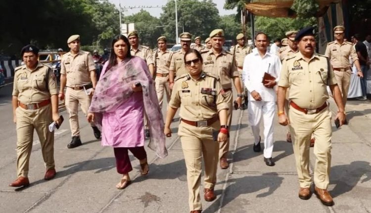 MLC चुनाव की तैयारियों का जायजा लेने पहुंचीं