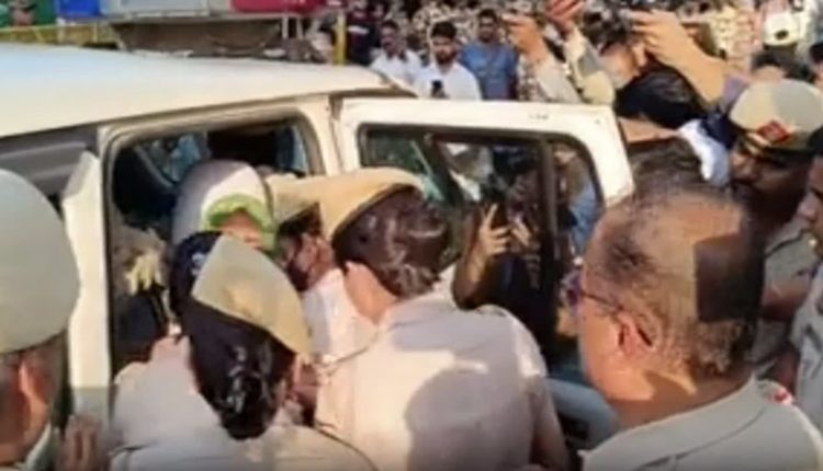 गेट नंबर 7 पर पुलिस और छात्रों में झड़प
