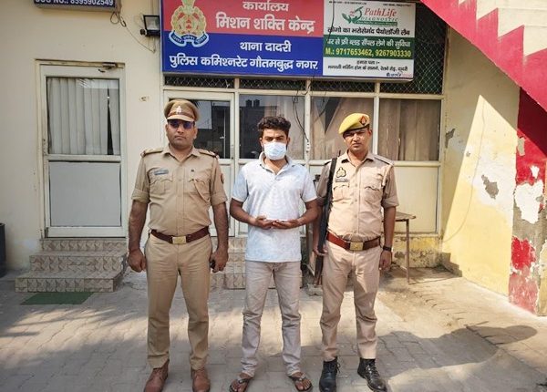 दादरी पुलिस ने अवैध चाकू के साथ वांछित आरोपी को किया गिरफ्तार
