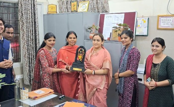 नोएडा में महिला आयोग की उपाध्यक्ष अपर्णा यादव का निरीक्षण