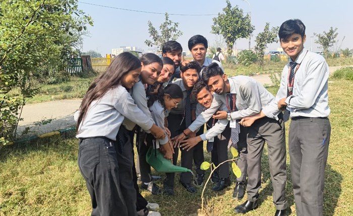 ITS कॉलेज में NSS का पौधारोपण अभियान